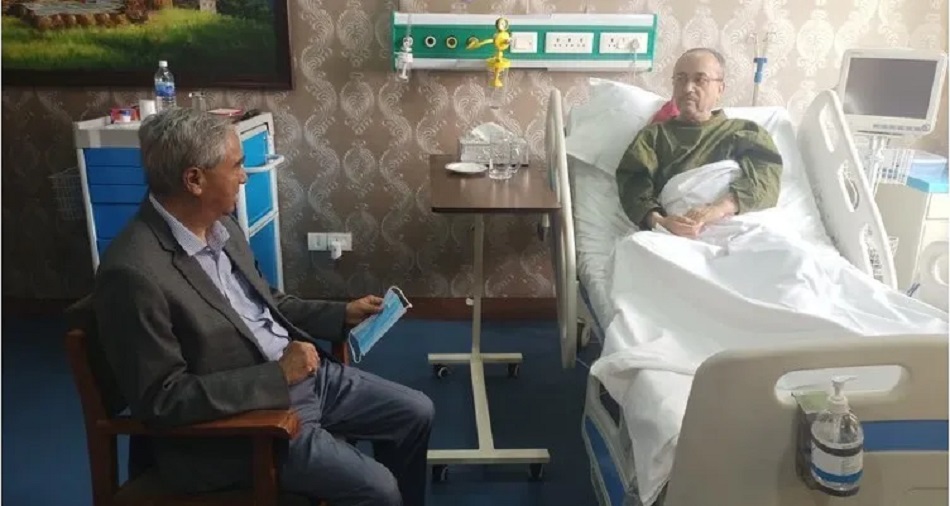 उपसभापति खड्काको स्वास्थ्य अवस्था बुझ्न छाउनी पुगे देउवा